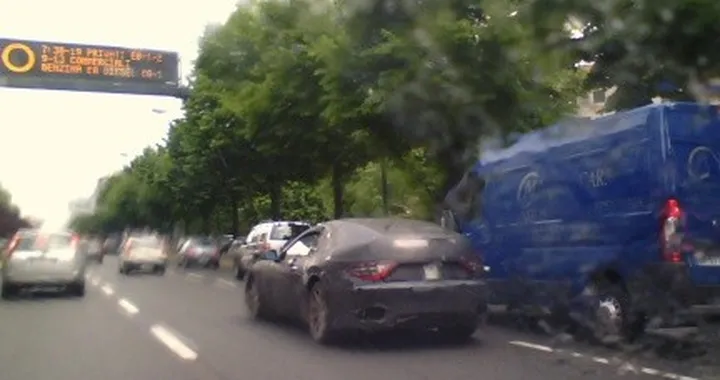 Scoop: foto spia di un prototipo Maserati in centro a Torino