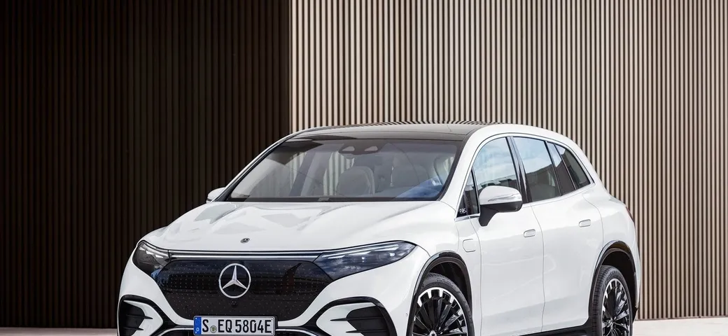 Mercedes-Benz EQS SUV: l'ammiraglia elettrica a ruote alte