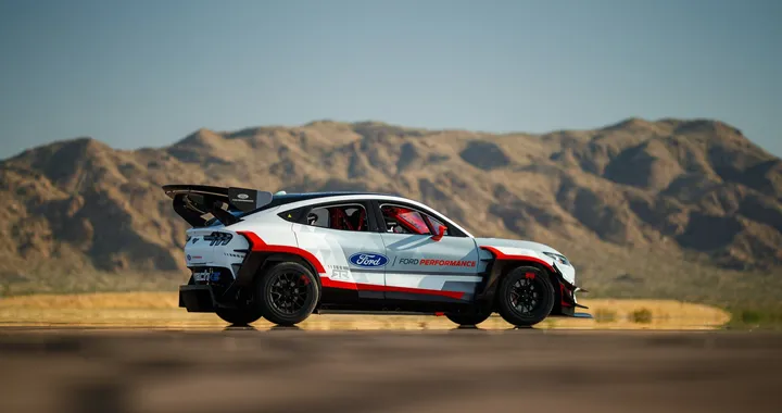 Ford Mustang Mach-E: 1.400 CV per il drifting