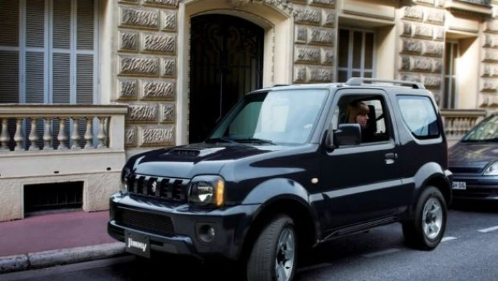 Suzuki Jimny: prime immagini del restyling