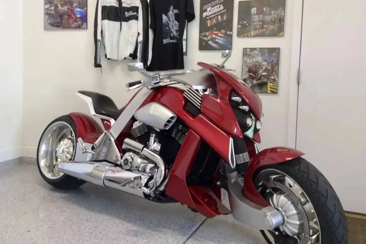 Travertson V-REX: il bolide alieno con motore Harley che ora puoi avere tu