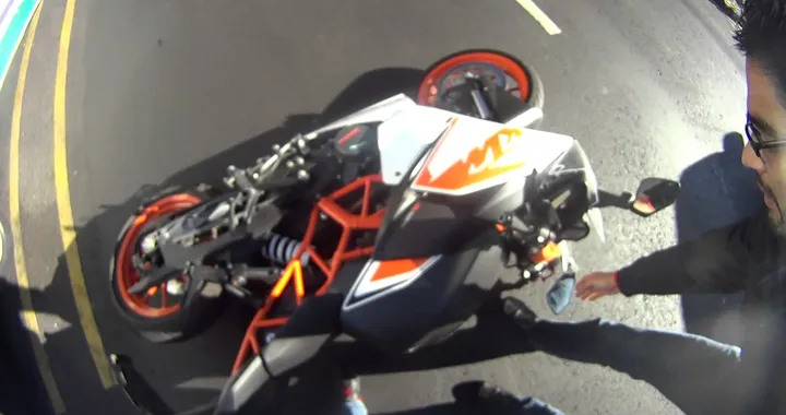 KTM RC200 Crash