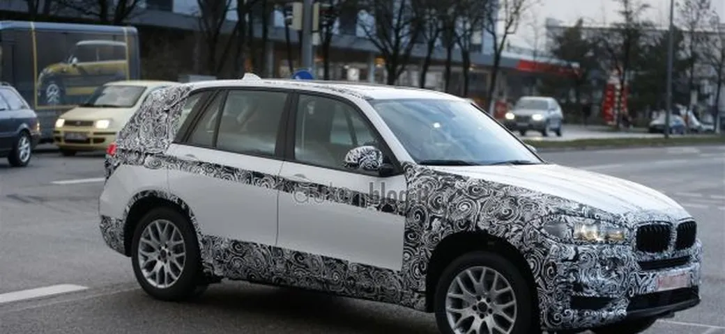 BMW X5, nuove foto spia del SUV