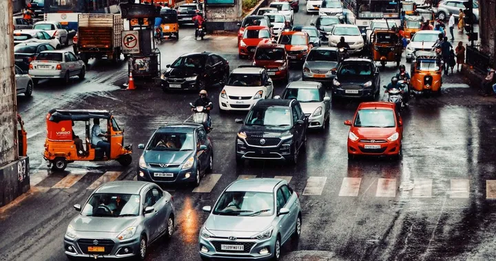 Francia: legale la circolazione interfila per le moto