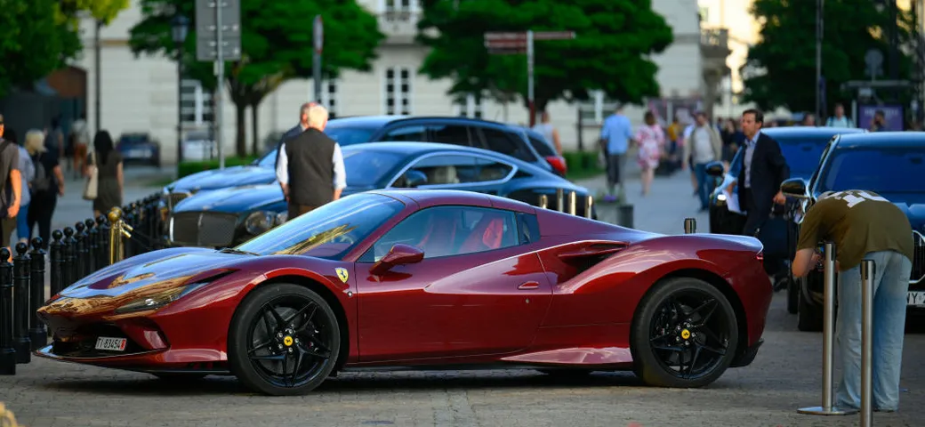 Noleggia una Ferrari ma non la restituisce: sparita senza lasciar traccia