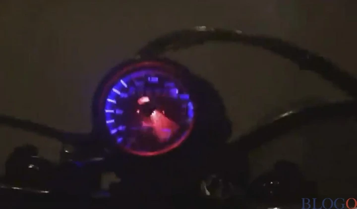 Moto con tachimetro acrobatico e supersonico [Video]