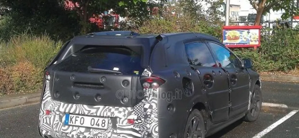 Foto spia Volvo V30