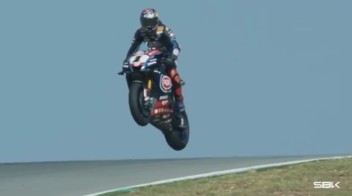 SBK, Portimao: impressionante salto di Razgatlioglu