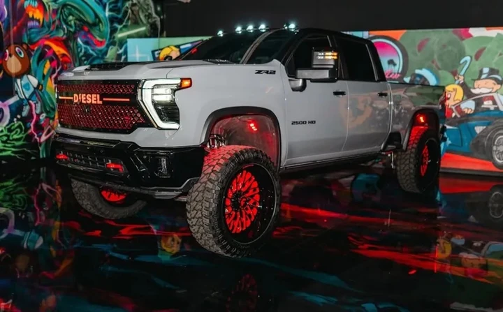 Shaquille O'Neal è orgoglioso del suo Chevrolet Silverado 2500 ZR2 personalizzato