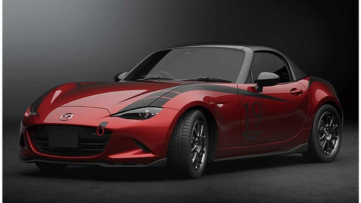 Mazda MX-5: nuovo look con tetto in carbonio
