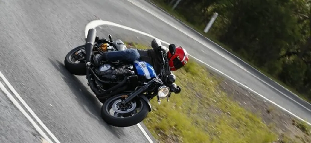 Yamaha XJR 1300 & XJR 1300 Racer 2015: il test di Motoblog