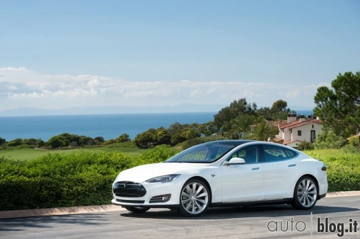 Tesla: prosegue la battaglia legale con l'imprenditore cinese che registrò il marchio