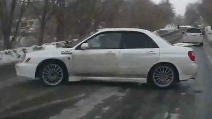 Russia: tenta il sorpasso ma perde il controllo [Video]