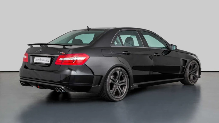 Brabus 800 E V12: in vendita la berlina con il record di velocità