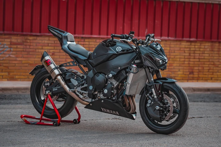 Tydirium: la Yamaha R1 2002 reinventata in chiave streetfighter