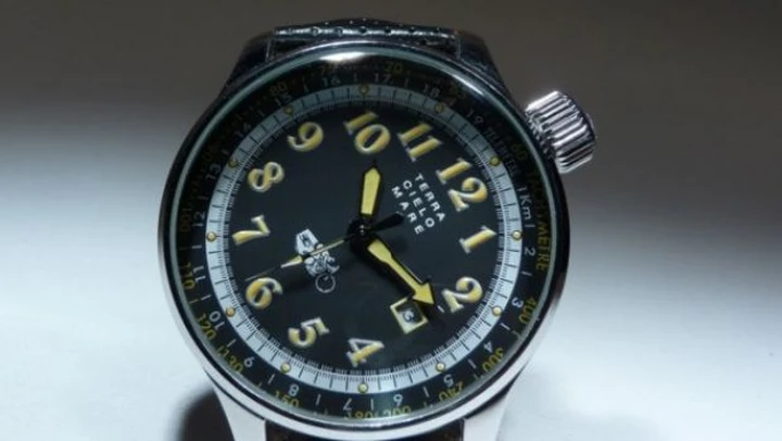 T.C.M. Joe Petrali: la storia di un recordman in un orologio