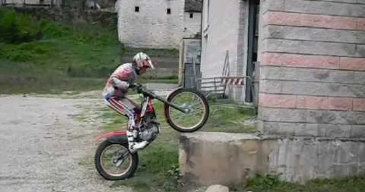 Diego Bosis a Piobbico, corso di trial