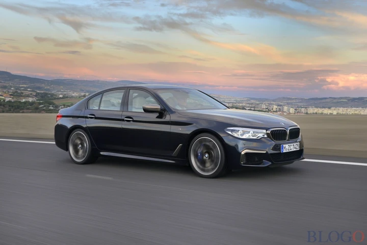 BMW M550i xDrive: foto e caratteristiche