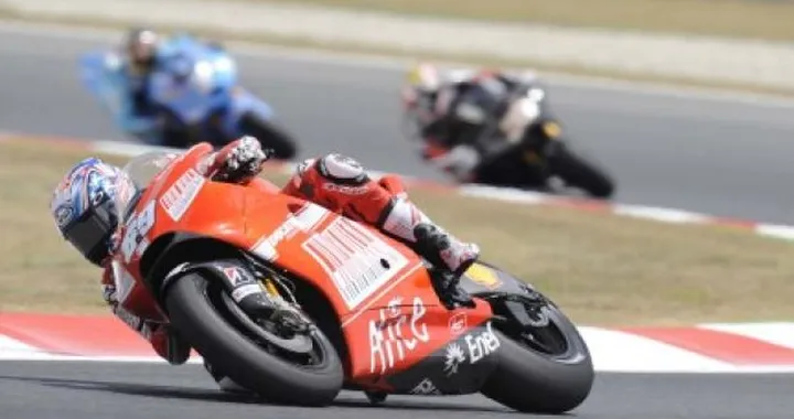 MotoGP di Catalunya: Stoner "acciaccato" agguanta il podio; Hayden nella "top ten"