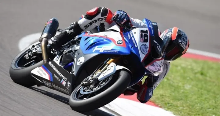 SBK Imola: Leon Camier (BMW) due volte primo nella EVO
