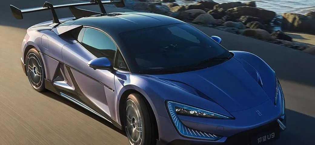 BYD lancia un'auto supersportiva elettrica da 960 kW