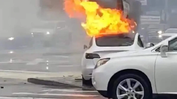 Maniglie Tesla sotto accusa dopo incidente mortale a Tacoma