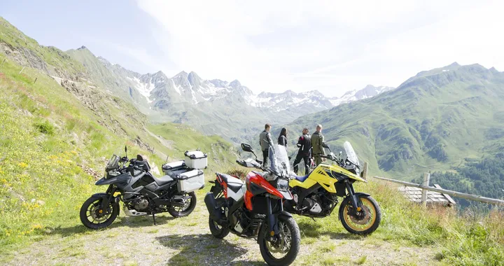 Suzuki V-Strom 1050, svelato il prezzo in UK: il lancio da 11.700 euro
