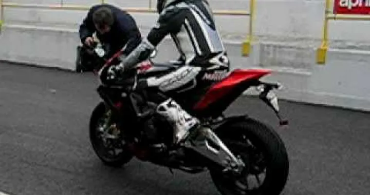 Aprilia RSV4 Factory Pitlane - Sound