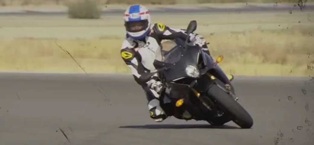 Kevin Schwantz prova la Suzuki GSX-R 1000 2017 [Video]