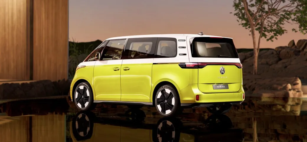 Volkswagen ID.Buzz, produzione sospesa per bassa domanda: costa troppo?