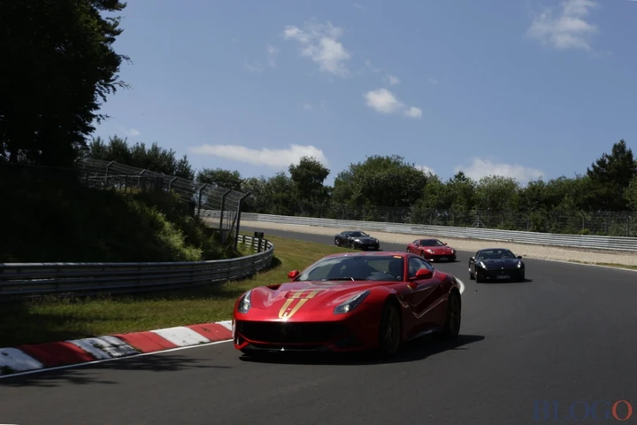 40 Ferrari F12berlinetta al Nurburgring [Video]