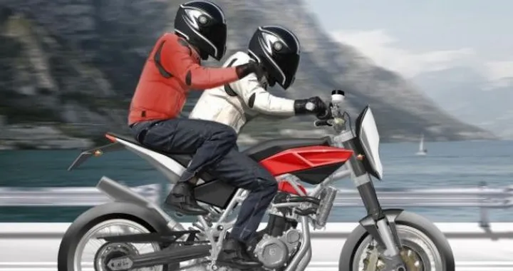 Husqvarna: primi sketch per la nuova naked 900