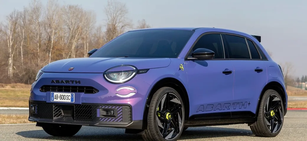 Abarth 600e: potenza elettrica e design aggressivo nel nuovo B-SUV dello scorpione