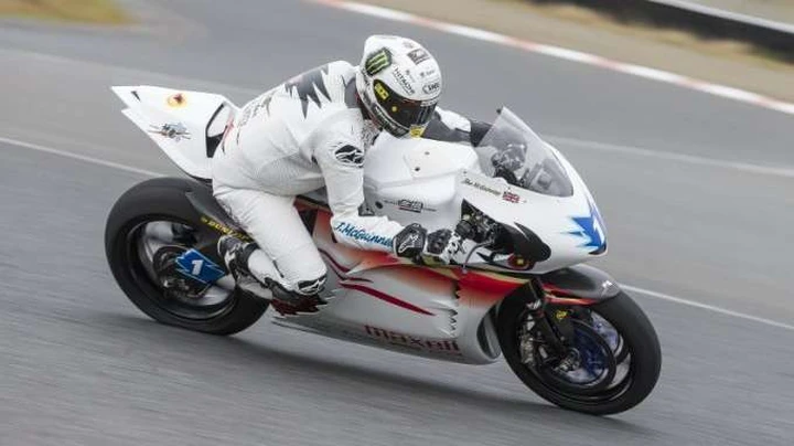 TT, Martin e McGuinness all'esordio sull'elettrica Roku