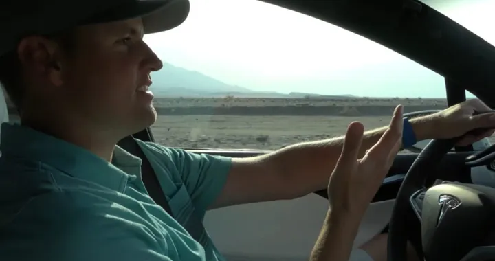Tesla a 54°C nella Death Valley: il viaggio che ha messo in crisi l’autonomia