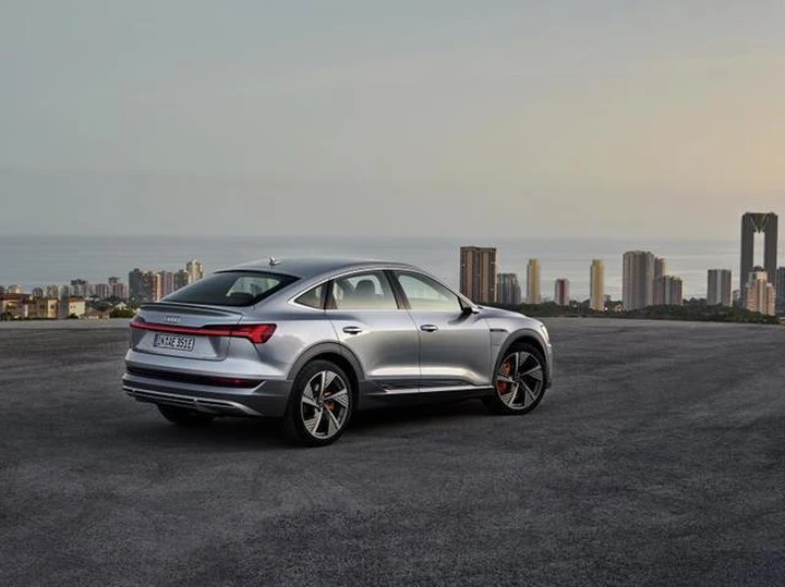 Audi accelera la transizione verso la mobilità elettrica