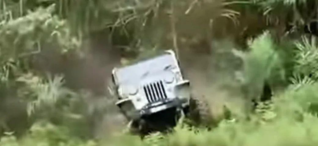 Con la Jeep si ribalta più volte ma riparte al volo [Video]