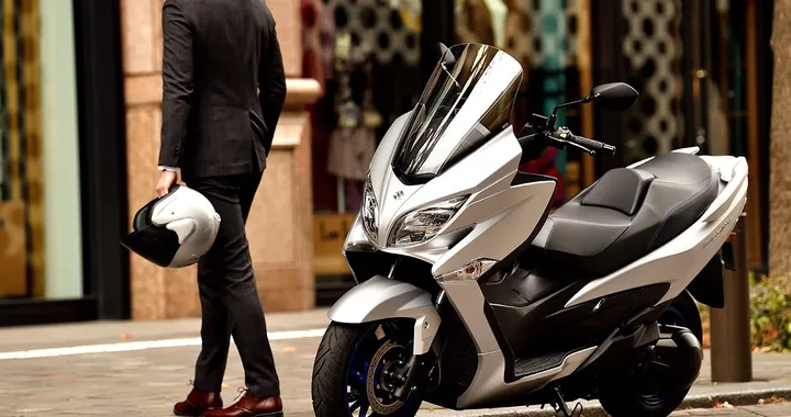 Suzuki Burgman 400 2022 e "l'unveiling itinerante"