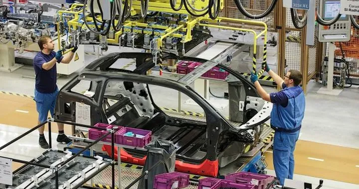 Nuove colle renderanno le auto più rigide e resistenti?