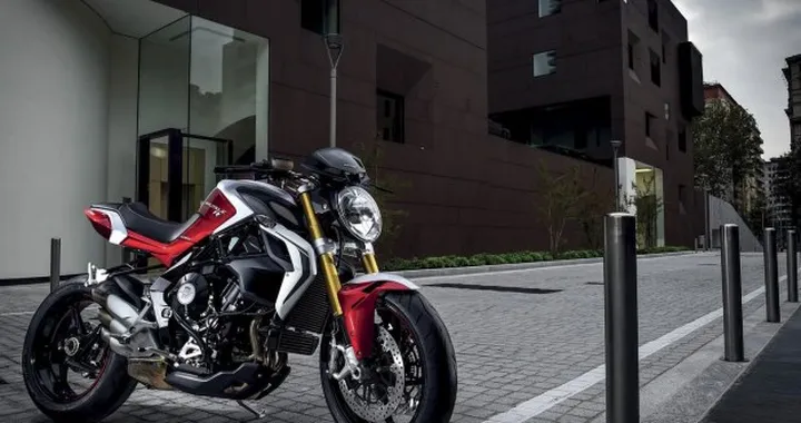 MV Agusta Brutale 800 RR 2015: foto, dettagli e scheda tecnica