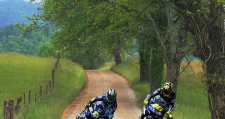 Foto del giorno: sorpasso di Rossi a Gibernau, Jerez 2005