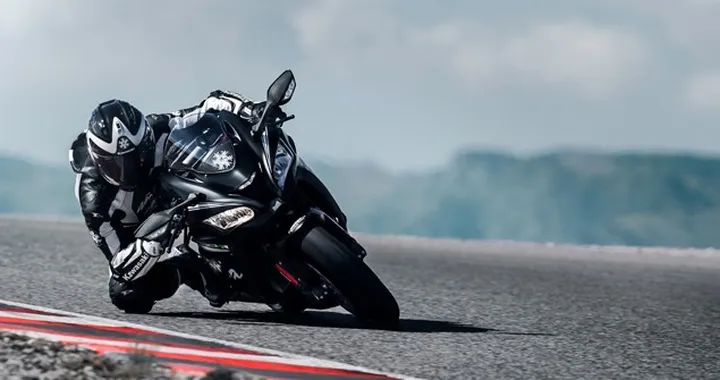 In arrivo la Kawasaki Ninja ZX-10RR MY 2018 [Foto e Video]
