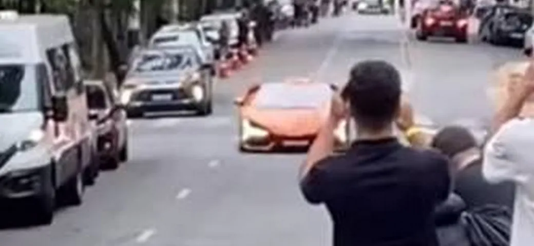 Lamborghini Revuelto violentata su un dissuasore di velocità | Video