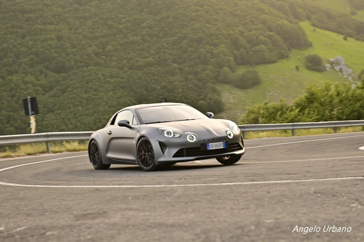 Alpine A110 S: la prova su strada e in pista