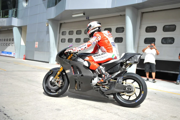 MotoGP: uno scarico da aereo da caccia per Ducati?
