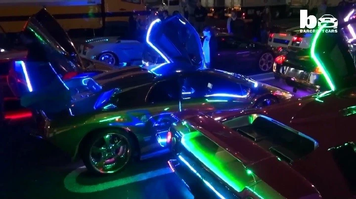Per le strade di Tokyo con le Lamborghini più luccicanti di sempre [VIDEO]