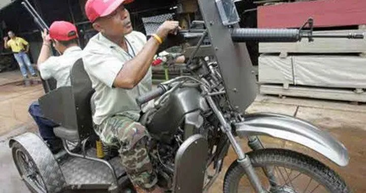 Foto del giorno: moto armata!