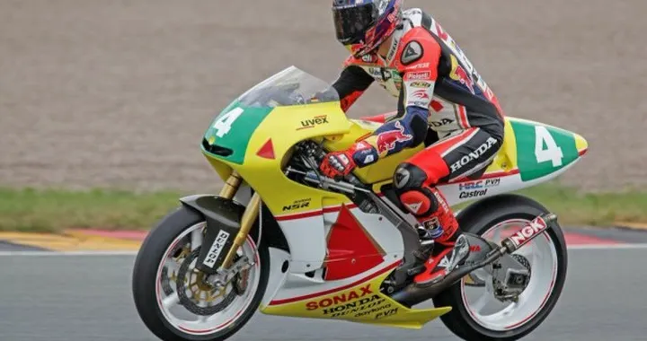 Stefan Bradl guida la Honda 250 del padre Helmut, in bilico il rinnovo con LCR