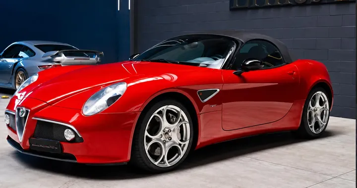 Alfa Romeo 8C Spider da record: da 215.000 a 410.000 euro, il valore continua a salire
