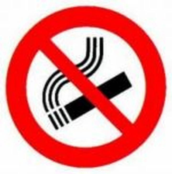 Proposta di legge per vietare il fumo in auto